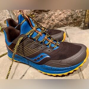 Saucony hiking size 8.5 UNISEX